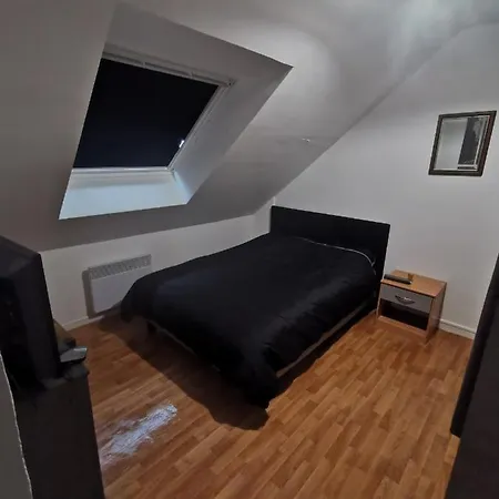 Très Calme Avec 2 Chambres Indépendantes Près Du Centre Ville Apartamento