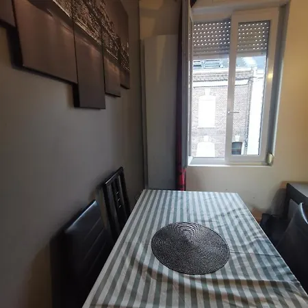 Très Calme Avec 2 Chambres Indépendantes Près Du Centre Ville *